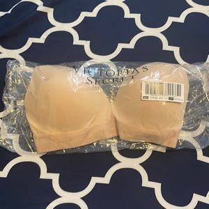 NWT VS PINK 34DD wireless push-up/padded bra